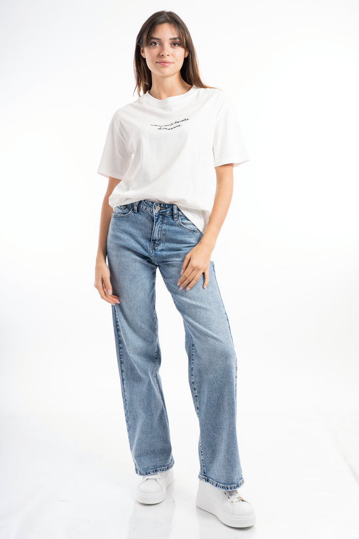 modella indossando T-shirt scritta “Non mi dovete stressare” colore