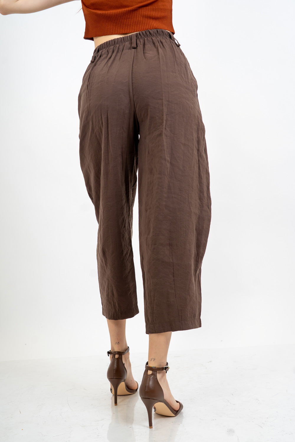 Pantalone cropped vita alta in modal fluido.