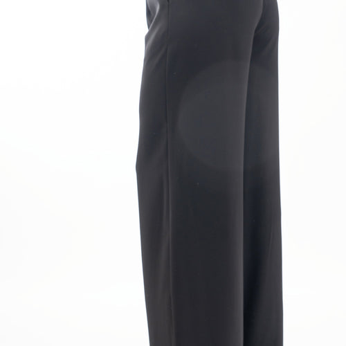 modella indossando Pantalone palazzo sartoriale con pinces e vita elasticizzata colore Nero Unica