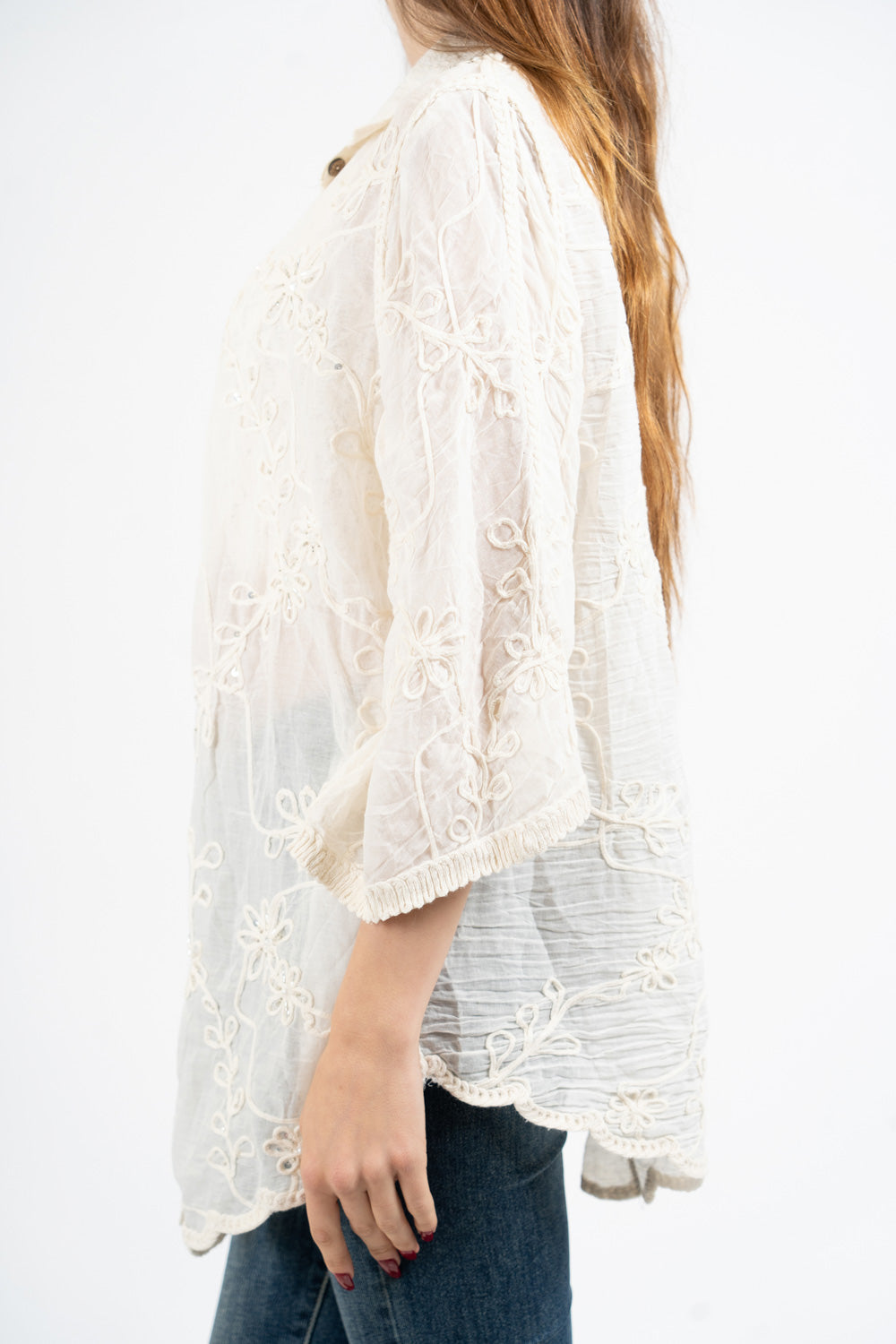 Camicia ricamata in cotone con manica a campana e dettagli crochet.