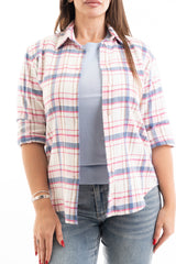 modella indossando Camicia flanella leggera a quadri in cotone colore Rosa Unica