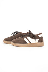 Sneakers in camoscio ed ecopelle marrone con suola in gomma