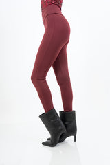 modella indossando Leggings a vita alta in maglina elasticizzata colore