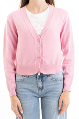 modella indossando Giacchino corto in filato primaverile con scollo a V e bottoni colore Rosa Unica