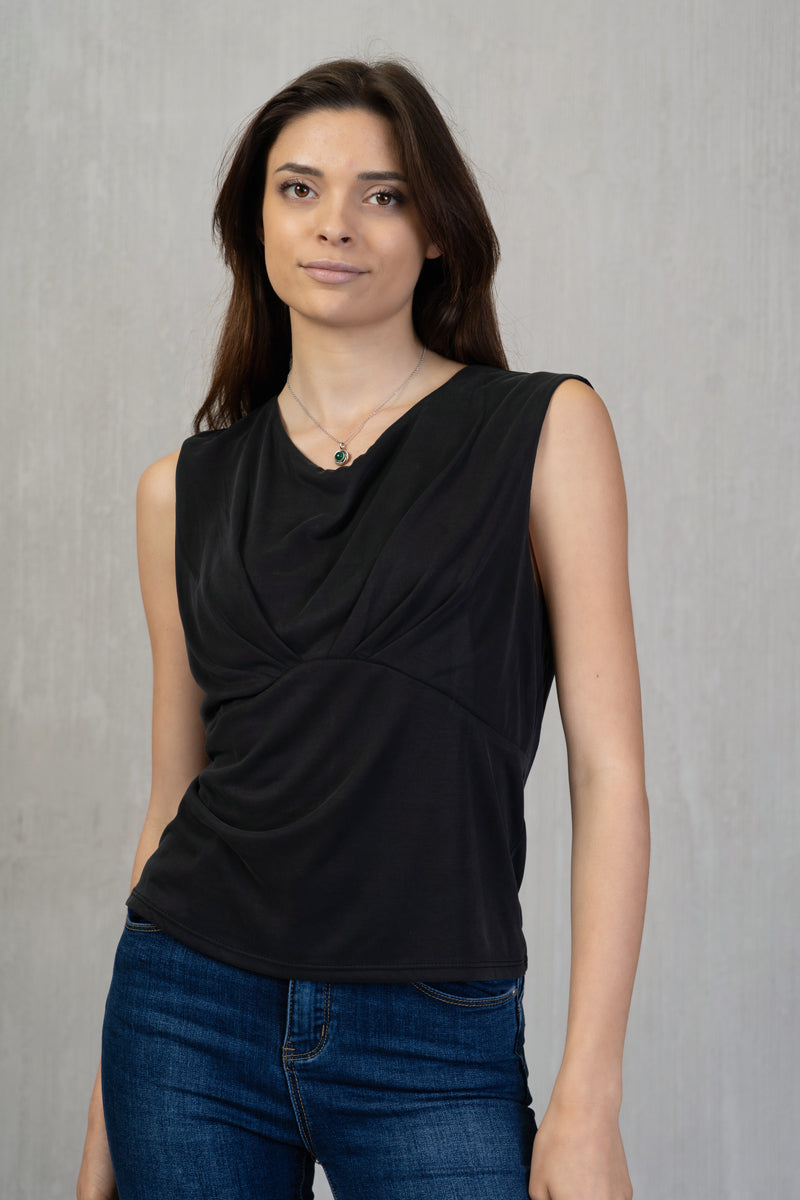 Maglia smanicata con drappeggio seno