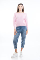 modella indossando Jeans boyfriend vita alta con risvolto in denim elasticizzato colore Denim Medio