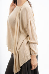modella indossando Cardigan aperto in filato lurex leggero manica lunga colore