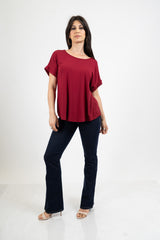 Maglia ampia in viscosa elasticizzata con scollo a V e incrocio sul retro.