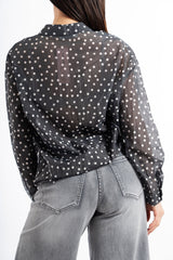 modella indossando Camicia velata a pois in tencel con collo coreano colore