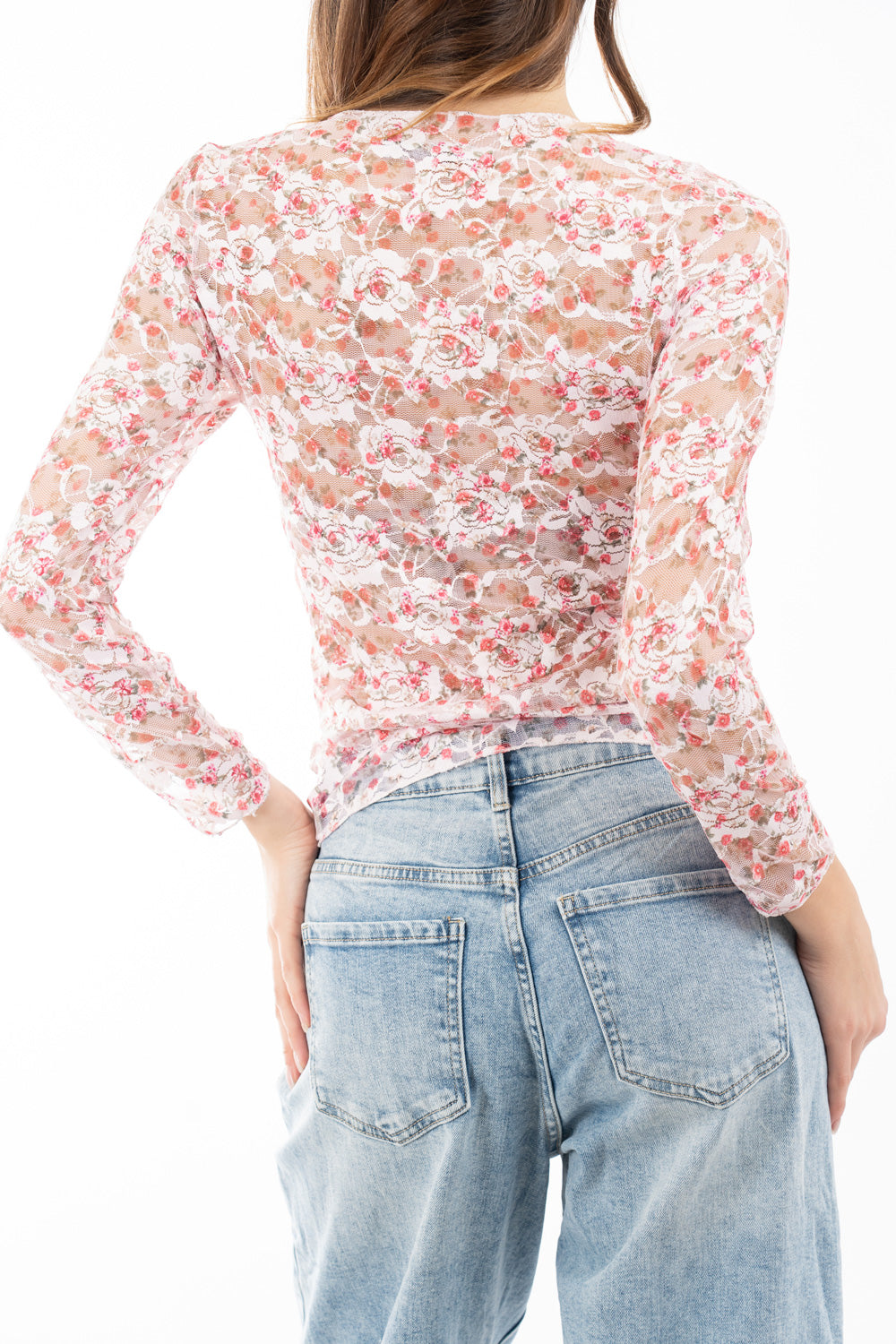 modella indossando Maglia in pizzo elasticizzato trasparente a fiori manica lunga colore