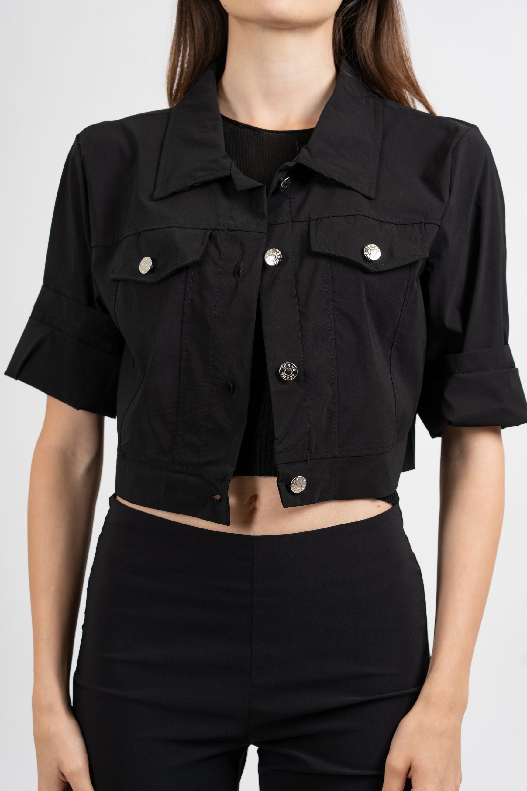 Giacchino crop stile denim in viscosa elasticizzata.