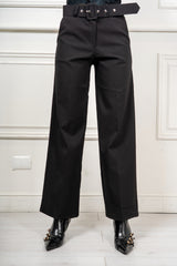 modella indossando Pantalone Sloane Nero colore