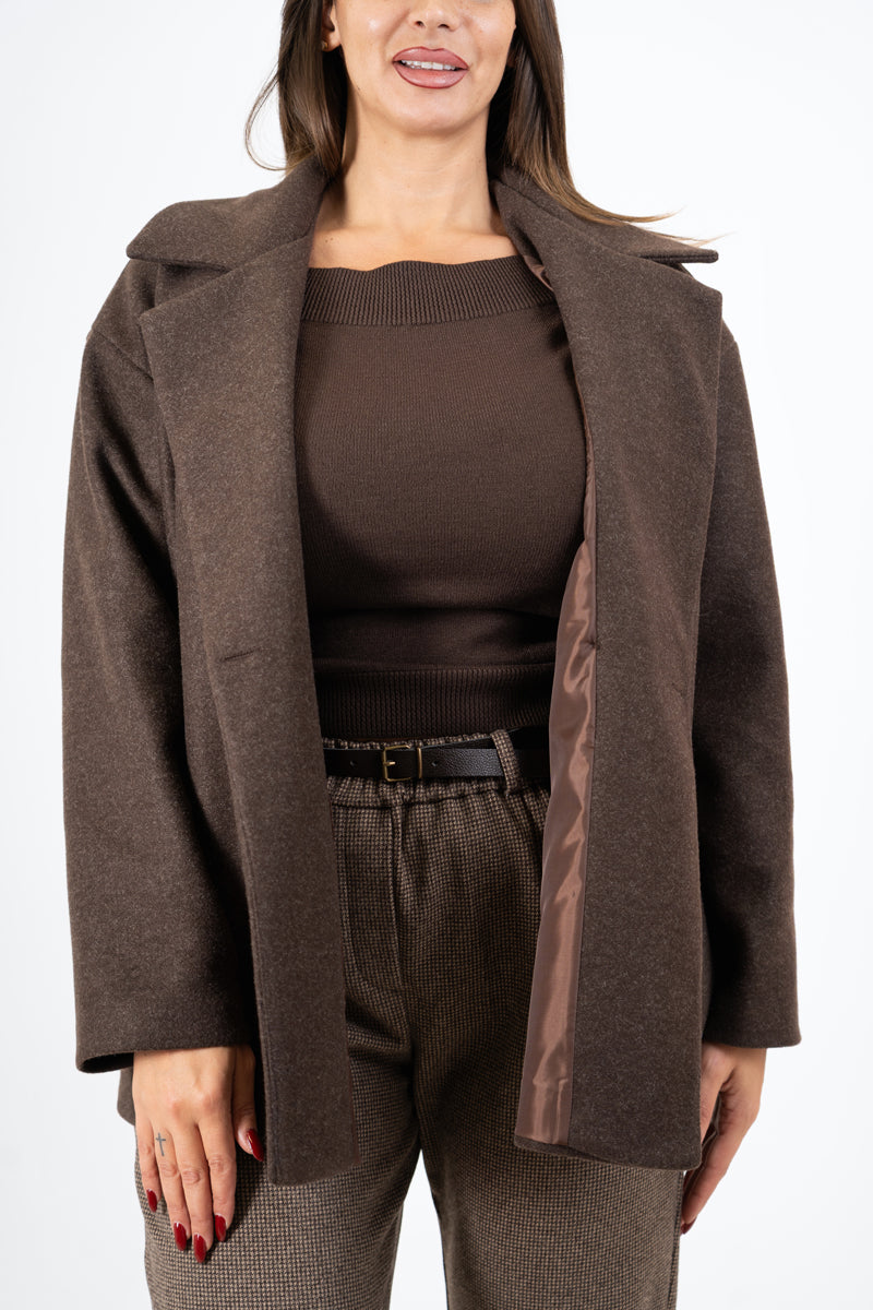 modella indossando Maglia SoftBarca – scollo spalle in viscosa elasticizzata colore