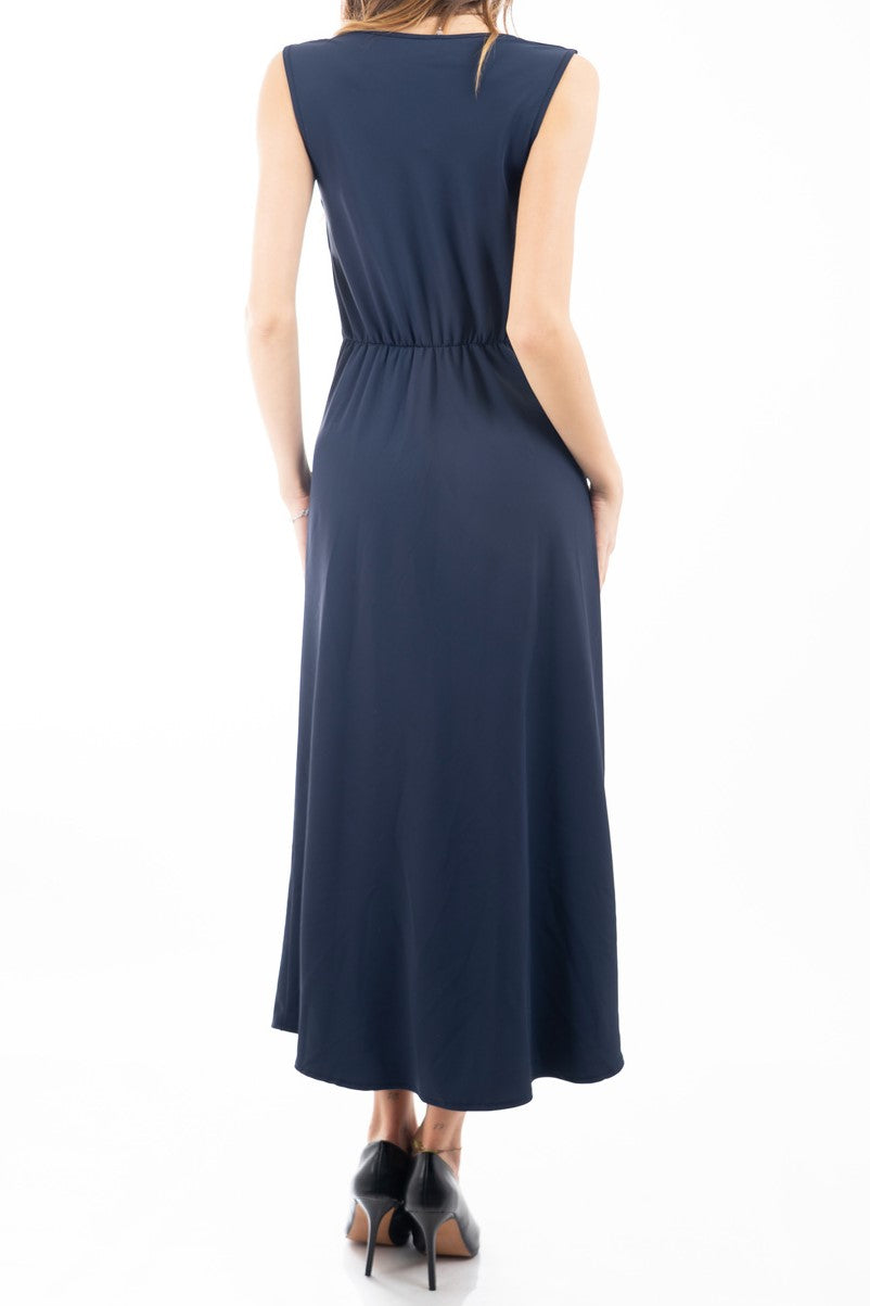 modella indossando Abito lungo smanicato con scollo drappeggiato e taglio in vita Blu colore