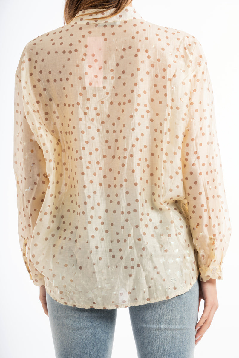 modella indossando Camicia velata a pois in tencel con collo coreano colore