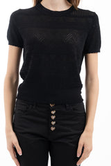 modella indossando Maglia traforata a cuori in filato leggero mezza manica colore Nero Unica