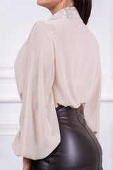 modella indossando Body Lysandra in georgette colore