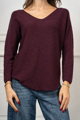modella indossando Maglia Vela scollo V colore