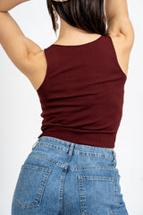 Top smanicato in maglia di viscosa con fondo a costina