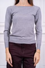 modella indossando Maglia Calista scollo quadrato colore