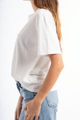 modella indossando T-shirt scritta “Non mi dovete stressare” colore