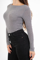 modella indossando Maglia SoftCash in misto viscosa e cashmere colore