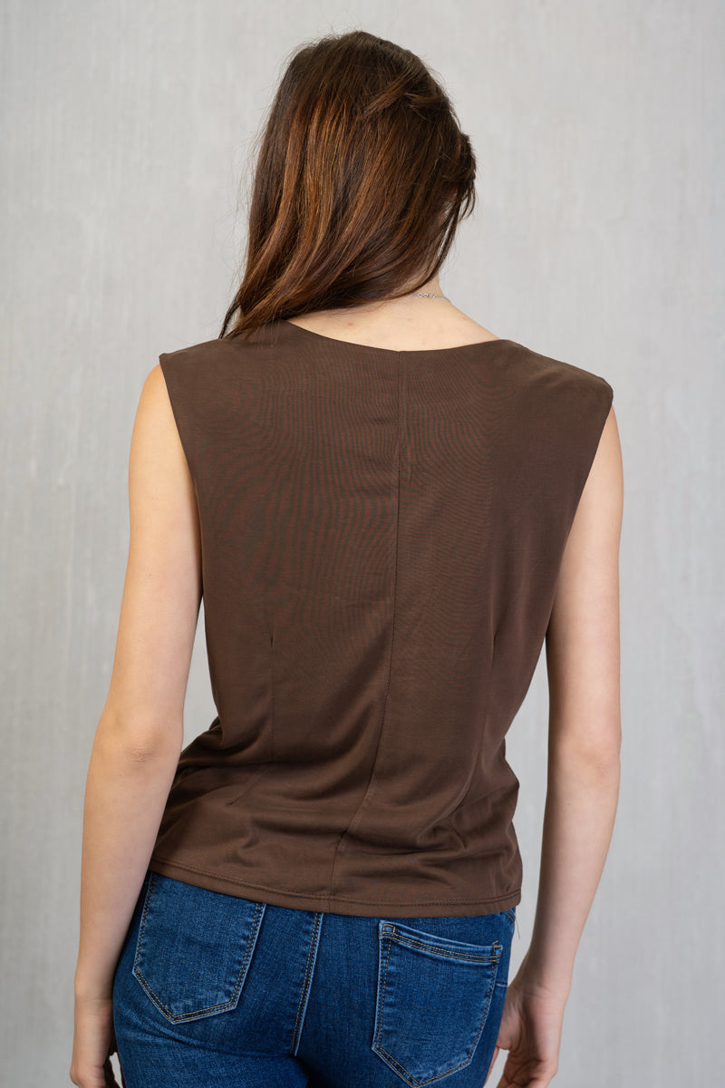 Maglia smanicata con drappeggio seno