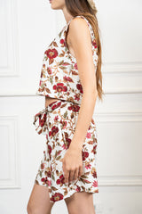 modella indossando Completo floreale in viscosa con top e shorts coordinati Rusty Bloom colore