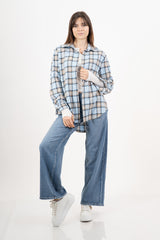 modella indossando Camicia over in flanella di cotone fantasia Soft Tartan colore