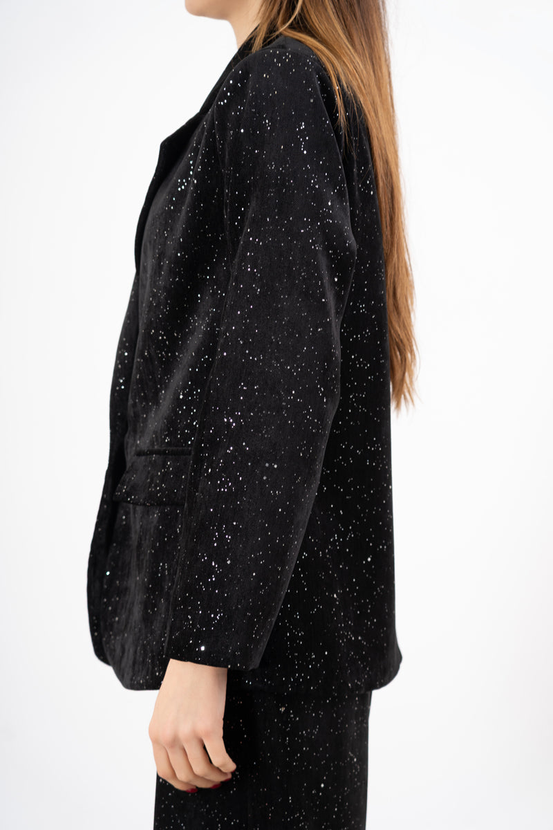 modella indossando Giacca velluto con punti luce laminati colore