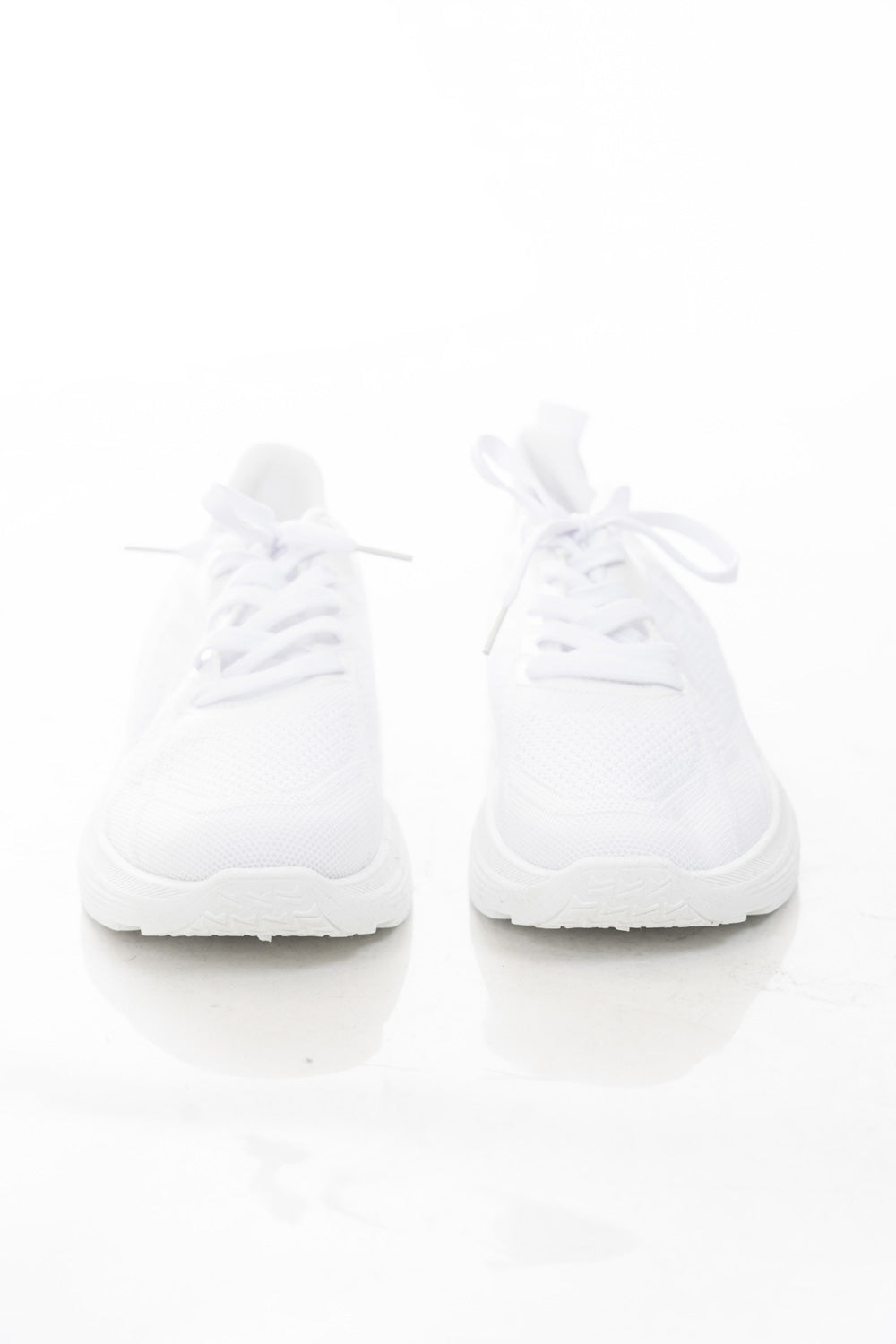 modella indossando Sneakers leggere in tessuto tecnico traspirante con suola platform colore