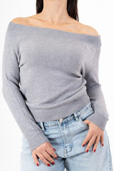 modella indossando Maglia SoftBarca – scollo spalle in viscosa elasticizzata colore Grigio Unica