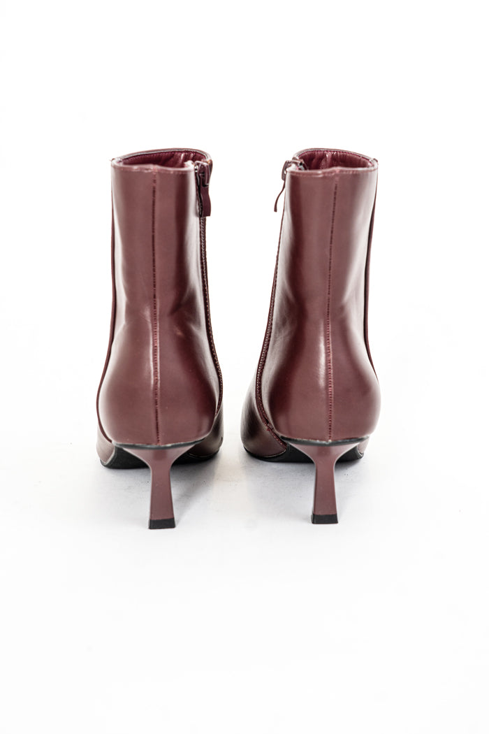 Tronchetti eleganti in ecopelle bordeaux con tacco kitten heel