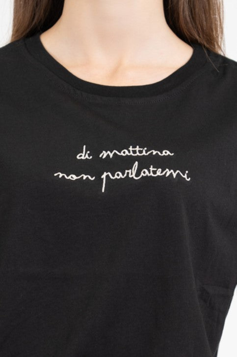 T-shirt scritta cotone “Di mattina...”.