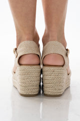 Espadrillas oro con zeppa e cinturino alla caviglia in corda.