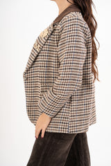 Giacca fantasia pied-de-poule con spille dorate