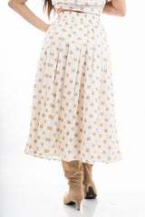 modella indossando Gonna midi a pois in cotone con baschina elastica e pieghe ampie colore