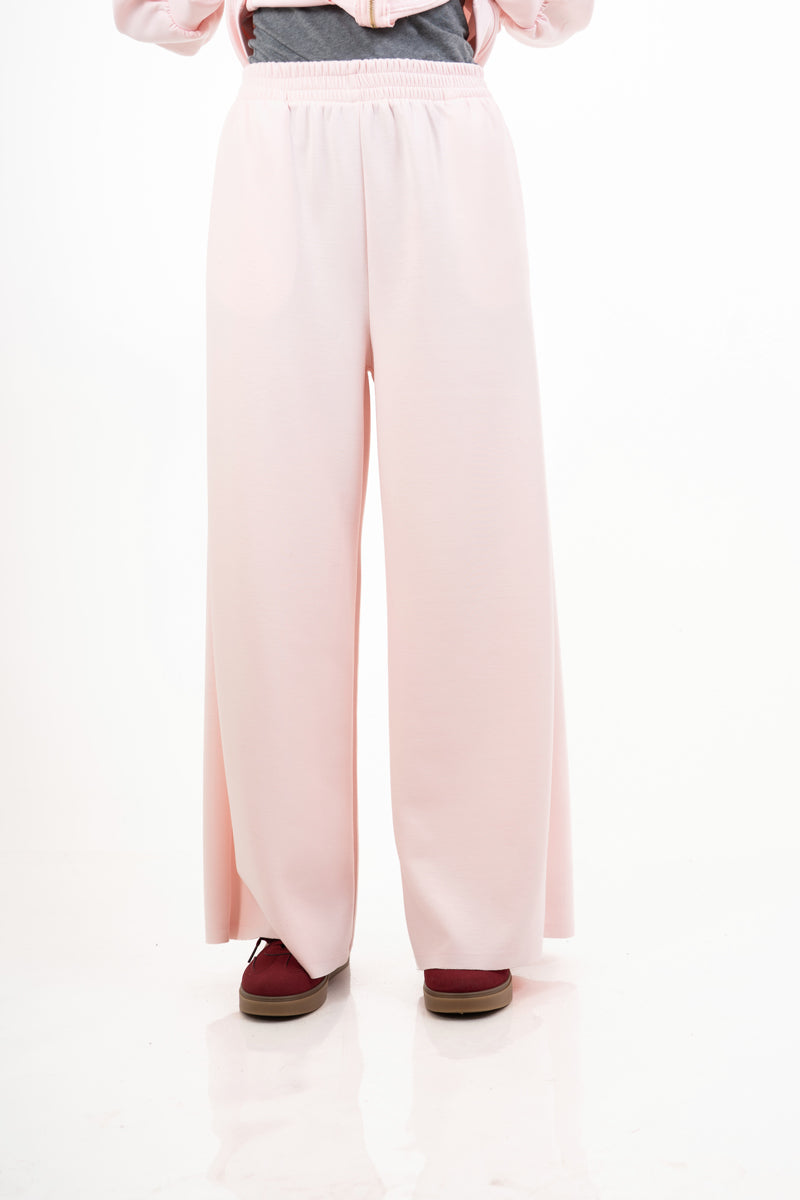 modella indossando Pantalone palazzo felpa con elastico colore