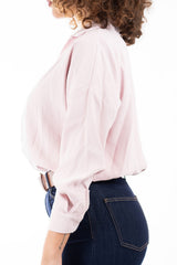 modella indossando Blusa con scollo incrociato e fondo elastico in misto viscosa colore