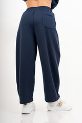 modella indossando Pantalone in misto viscosa con elastico in vita colore