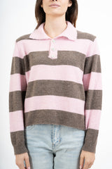 modella indossando Maglia a righe in misto lana modello polo Made in Italy colore