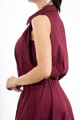 modella indossando Top a palloncino in cotone con colletto e chiusura al collo colore