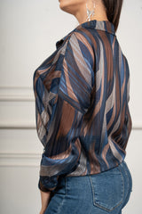 modella indossando Camicia Auralis colore