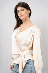 Blusa Elegante in Raso con Scollo a Portafoglio