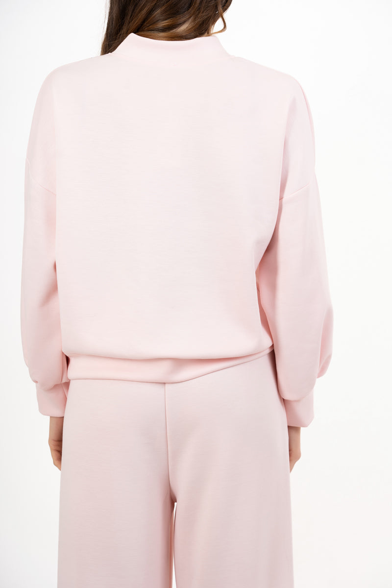 modella indossando Giacca in felpa misto viscosa con zip e manica ampia colore