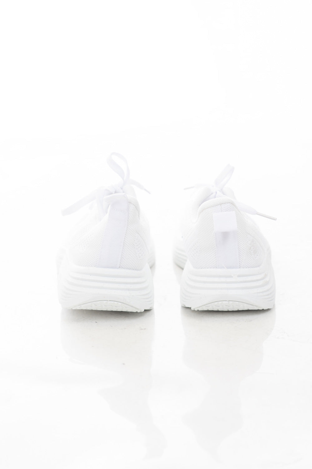 modella indossando Sneakers leggere in tessuto tecnico traspirante con suola platform colore