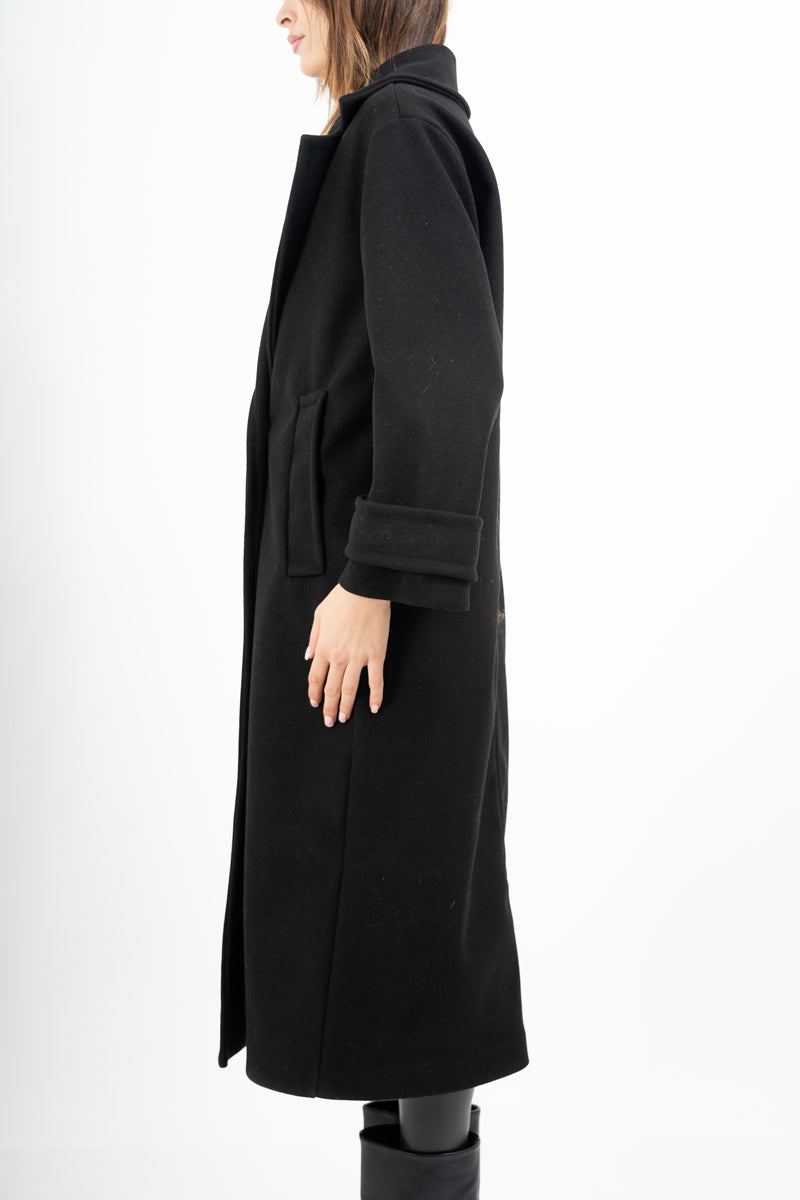 Cappotto lungo in panno doppio petto con martingala ai polsi