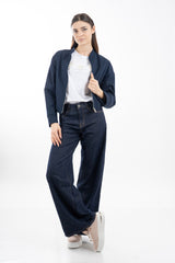 modella indossando Jeans palazzo in denim leggero elasticizzato a gamba ampia colore
