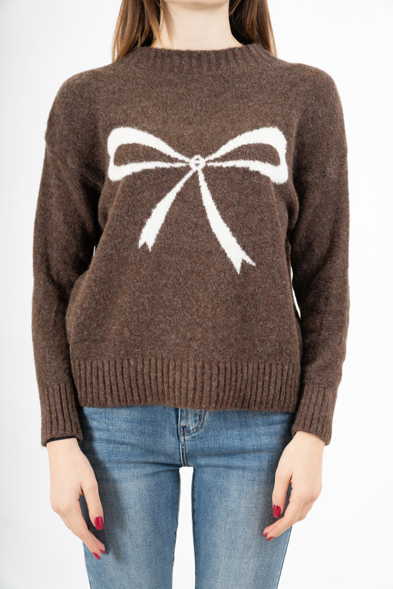 modella indossando Maglione morbido con motivo fiocco e vestibilità comoda colore Marrone-Beige Unica