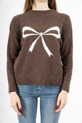 modella indossando Maglione morbido con motivo fiocco e vestibilità comoda colore Marrone-Beige Unica